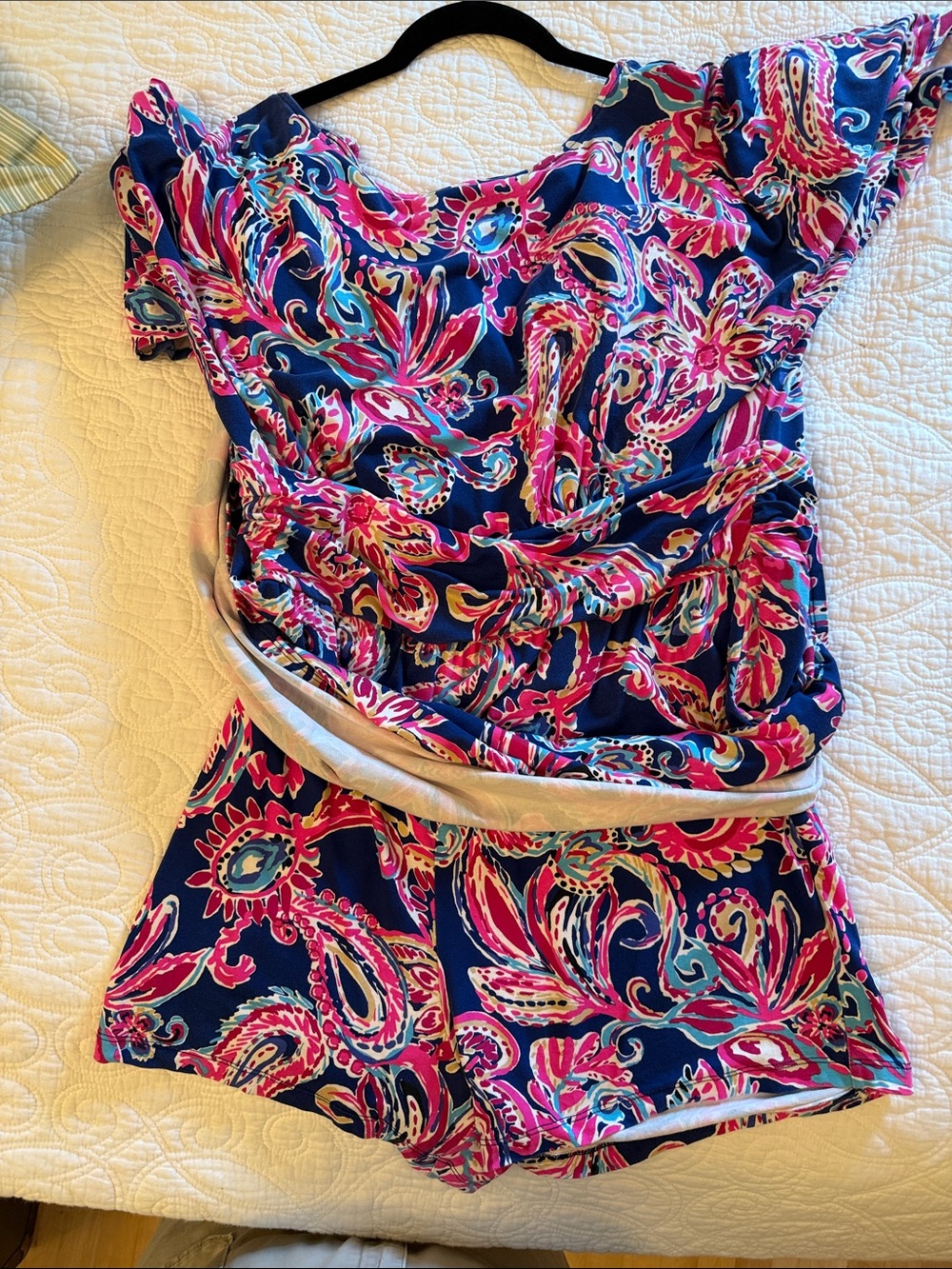 Lilly Pulitzer Women’s Navy Paisley Print Romper with Pink Accents - Picture 4 of 4